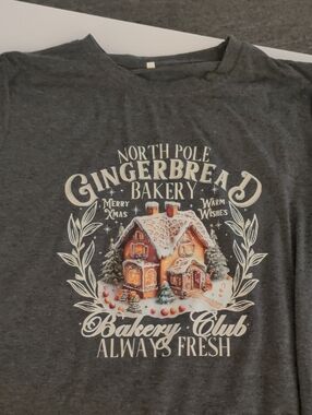 Soft tee-northpole gingerbread